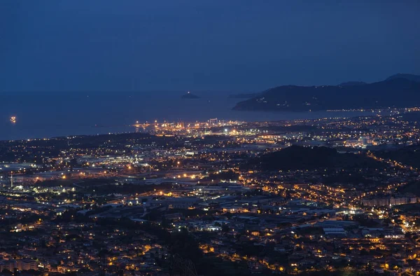 Marina di Massa Toskana İtalya'nın panoramik görünüm.