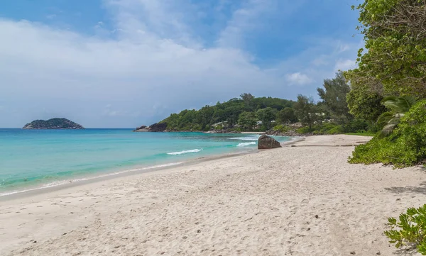 Grand Anse playa de arena en Mahe Seychelles — Foto de Stock