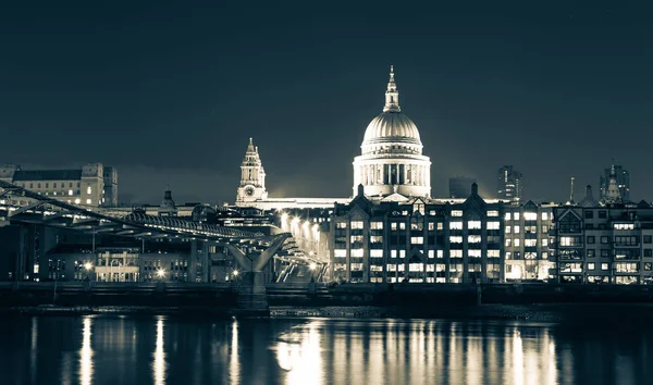 세인트 폴의 대성당과 템 즈 강 런던 밤 — 스톡 사진