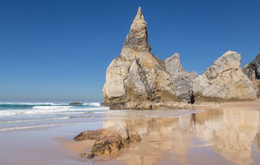 Praia da Ursa plaj kayalar Portekiz ile