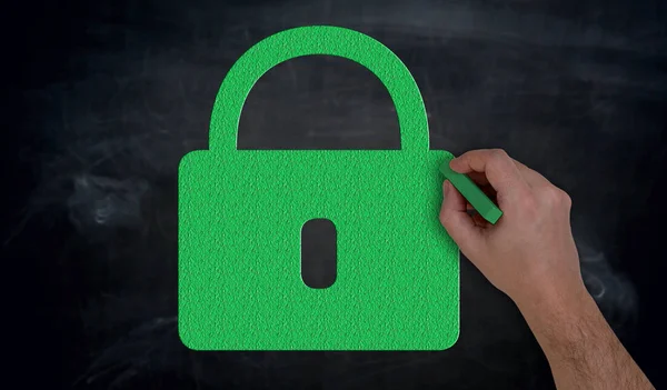 Ręka farby z kredą zielony U-lock na koncepcji tablica — Zdjęcie stockowe
