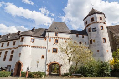 Moselle 'de Von der Leyen Kalesi Kobern-Gondorf