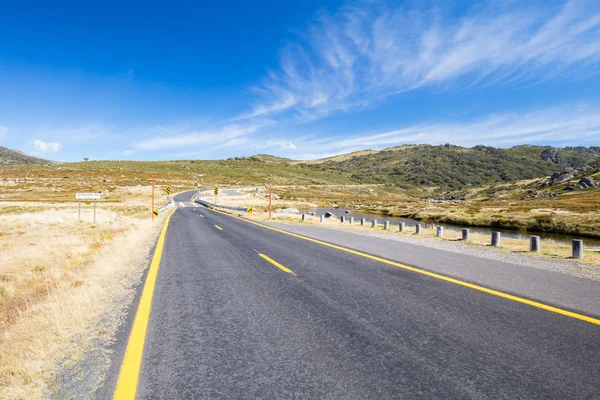 Kosciusko δρόμο σε τέταρτα Creek — Φωτογραφία Αρχείου