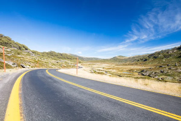 Kosciusko Road i Perisher Valley — Stockfoto