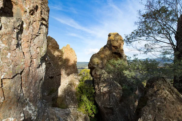Κρεμαστό Βράχο στην οροσειρά Macedon — Φωτογραφία Αρχείου