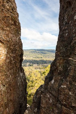 Macedon Dağları 'nda Asılı Kaya