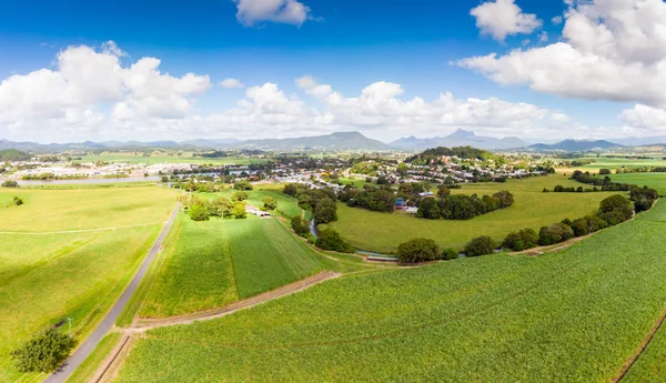 Campos de cana-de-açúcar australiano e paisagem — Fotografia de Stock