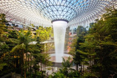 Singapur 'daki Changi Havaalanı' ndaki Iconic Jewel.