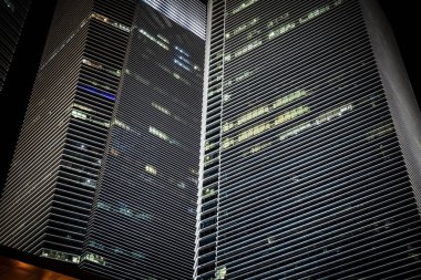 Singapur Kentsel Skyline ve Alacakaranlıktaki Binalar