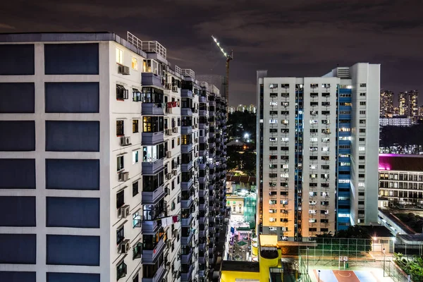 Singapore Urban Skyline e Edifícios ao anoitecer — Fotografia de Stock