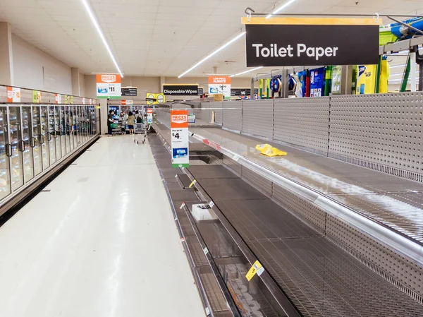 Compra de pânico em supermercados australianos devido ao vírus Corona Medos — Fotografia de Stock