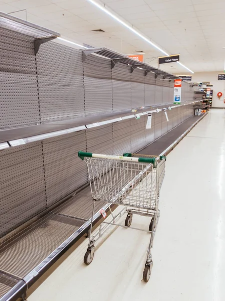 Panic Buying на австралійських супермаркетах через вірус Corona. — стокове фото