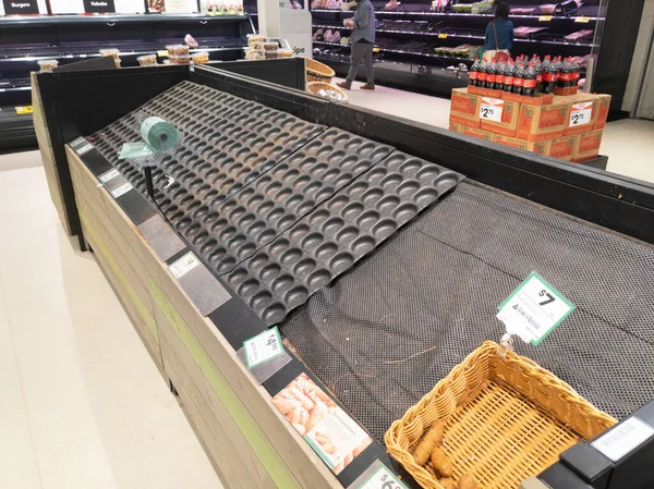 Prateleiras vazias no supermercado australiano — Fotografia de Stock