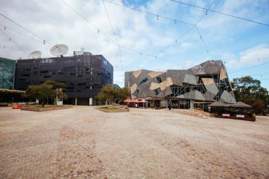 Coronavirüs Salgını Sırasındaki Sessiz Melbourne Sokakları ve Simgeleri