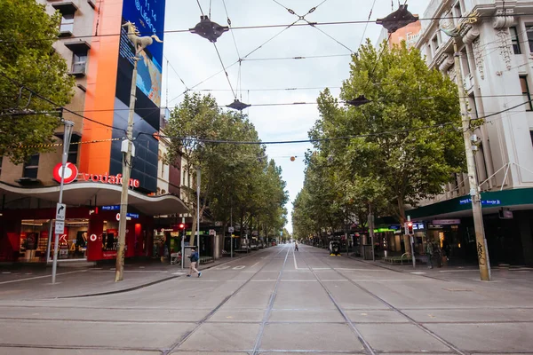 Tyst Melbourne gator och landmärken under Coronavirus pandemi — Stockfoto