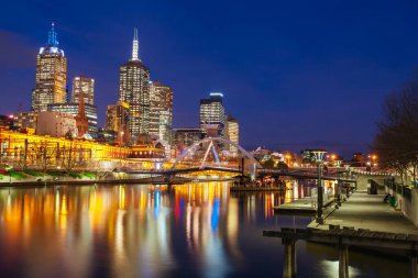 Alacakaranlıkta Melbourne Skyline
