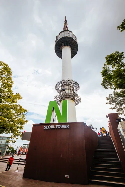 N Seoul Tower auf dem Namsan Hill in Seoul Südkorea — Stockfoto