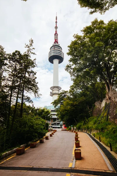 N Seoul Tower auf dem Namsan Hill in Seoul Südkorea — Stockfoto