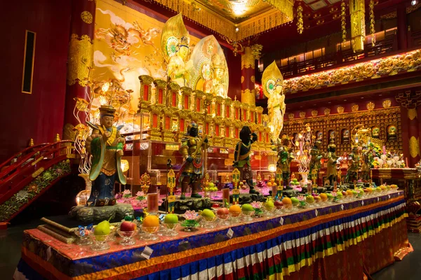 Храм зубной реликвии Будды в Сингапуре — стоковое фото