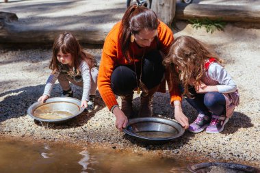 Egemen Tepesi 'ndeki bir gösteride askerler.