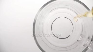 Cam çay bardağı, içine dökme çay kadar Cloes en iyi görünümü