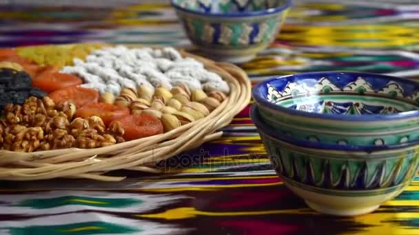 Tradycyjna Ceremonia herbaty w Samarkandzie, w Uzbekistanie, hd wideo — Wideo stockowe