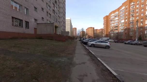 Domodedovo city, Federacja Rosyjska, panarama centralnej ulicy, wiosna czas — Wideo stockowe