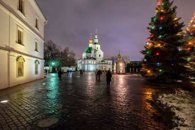 Noel arifesinde kutsal Danilov Manastırı