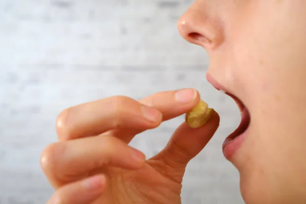 Close-up of woman eating cashew nuts — Stock Photo, Image