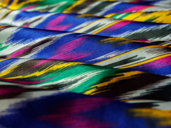 Рідний узбекський текстиль - ханський атлас, вид крупним планом — стокове фото