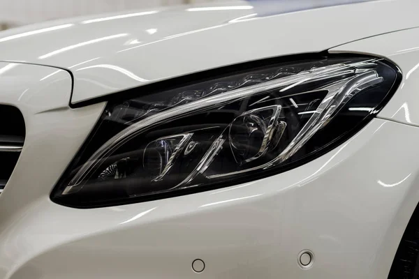 Modern car headlights. — Stock Photo, Image