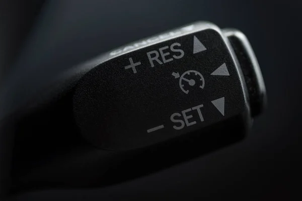 車の速度制限制御ボタン. — ストック写真