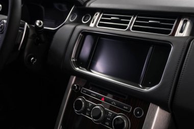 Araba ekran multimedya sistemi.