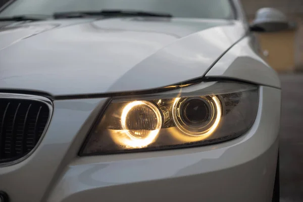 Lights reflections on the modern car. — Stock Photo, Image