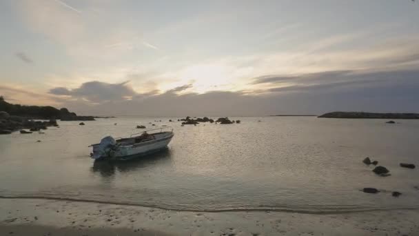 Timelapse Sea Dawn Small Beach Cloudy Sky Fishing Boat Anchored — Stock Video