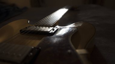 Doğal akçaağaç yakın ışık yüksek açı görünümlü klasik arkaplan gitar
