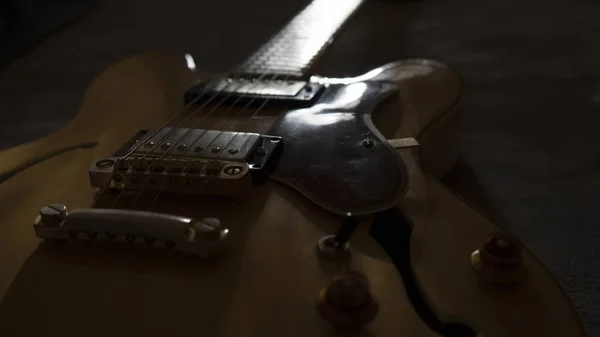 Vintage archtop guitar in natural maple close-up back light high angle view — Stock Photo, Image