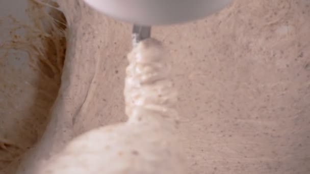 Maak Thuis Brood Pizza Sluit Het Volkorendeeg Een Planetaire Mixer — Stockvideo