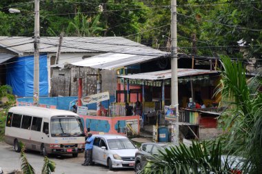 Tipik Jamaikalı pislik merkezi dükkanı.