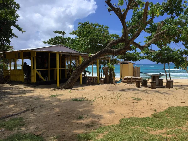 Typische jamaikanische Strandhütte — Stockfoto