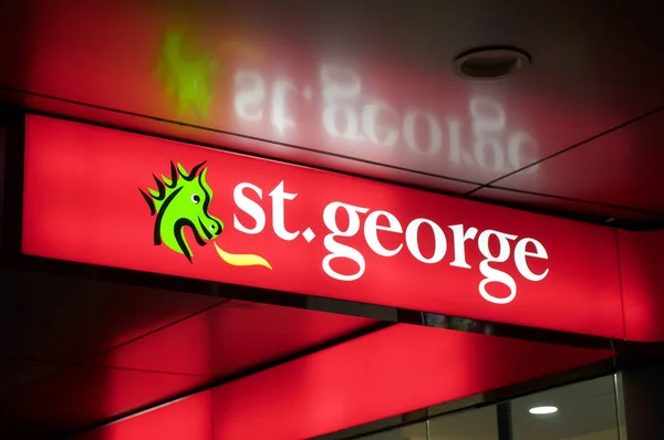 Megvilágított St. George Bank logó — Stock Fotó