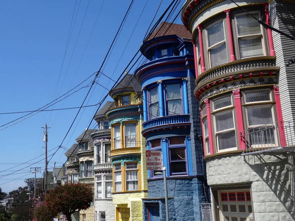 2015年5月24日アメリカ カリフォルニア州サンフランシスコ アメリカ サンフランシスコのヒッピー地区の美しい色の家 — ストック写真