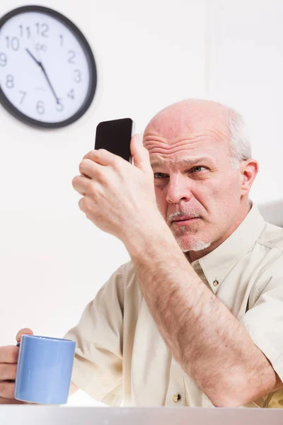 Senior man has problems with his vision — Stock Photo, Image