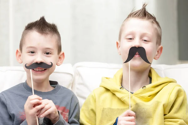 Couple of little brothers making funny faces — Stock Photo, Image