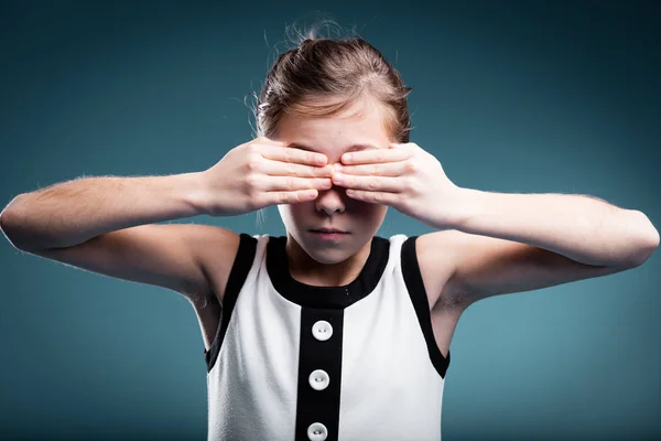 Girl preventing herself to see — Stock Photo, Image