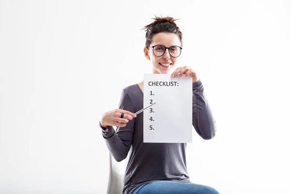Office worker illustrating a checklist — Stock Photo, Image