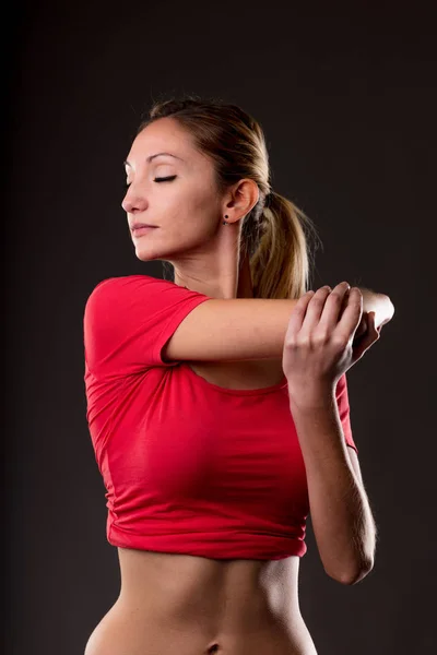 Biceps arm stretching motion av en kvinna — Stockfoto