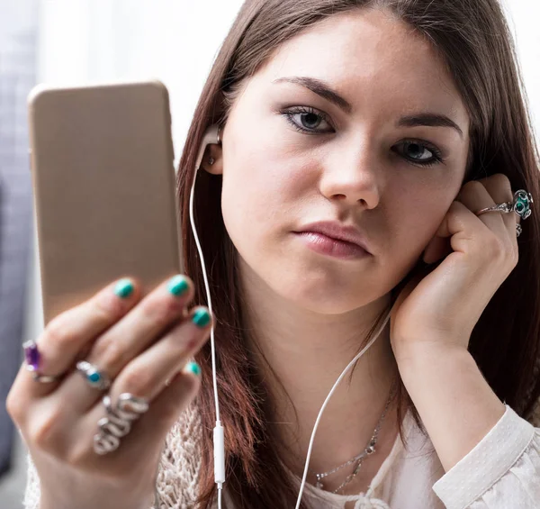 Con un cellulare è possibile raggiungere internet — Foto Stock