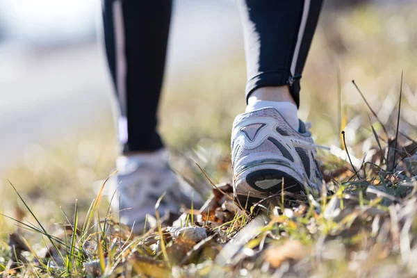 Feet of a running woman outdoors — Stock Photo, Image