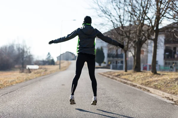 Aquecimento da mulher antes de correr — Fotografia de Stock